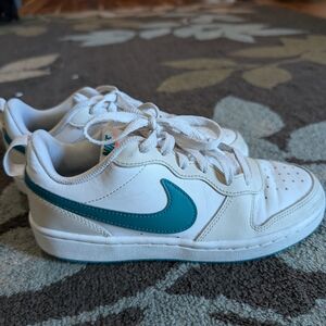 Nike White and Teal Shoes Youth Size 5